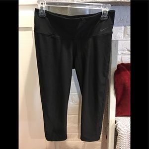 💥Nike dri fit crop leggings, size M